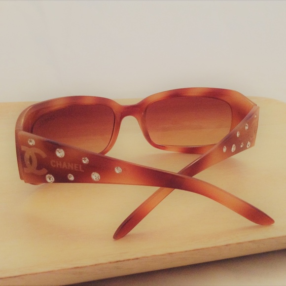 ❤️FLASH SALE!!❤️ 😎 Chanel Designer Sunglasses - Picture 3 of 6